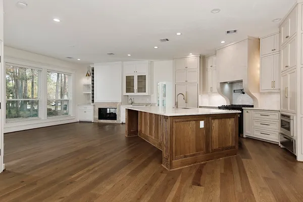 $1,489,000 | 170 Golden Shadow Circle, The Woodlands, TX 77381