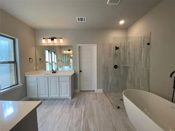 $459,990 | 140 Kenilworth Lane, Greenville, TX 75401