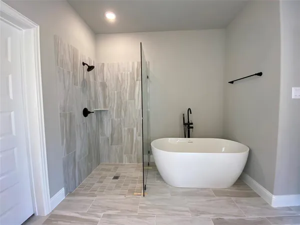 $459,990 | 140 Kenilworth Lane, Greenville, TX 75401
