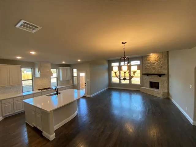 $459,990 | 140 Kenilworth Lane, Greenville, TX 75401