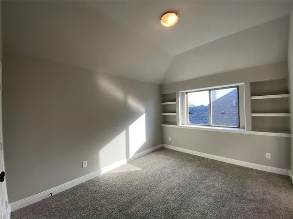 $459,990 | 140 Kenilworth Lane, Greenville, TX 75401