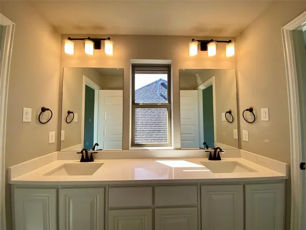 $459,990 | 140 Kenilworth Lane, Greenville, TX 75401