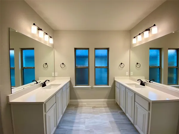 $459,990 | 140 Kenilworth Lane, Greenville, TX 75401