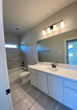 $459,990 | 140 Kenilworth Lane, Greenville, TX 75401