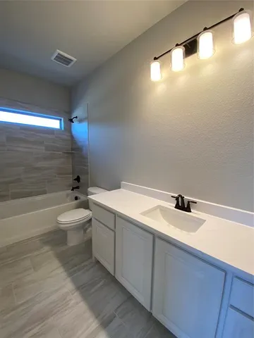 $459,990 | 140 Kenilworth Lane, Greenville, TX 75401