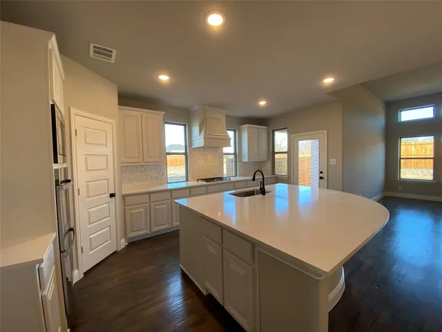 $459,990 | 140 Kenilworth Lane, Greenville, TX 75401