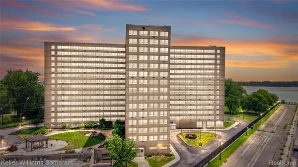 $94,900 | 8900 East Jefferson Avenue, Unit 204, Detroit, MI 48214