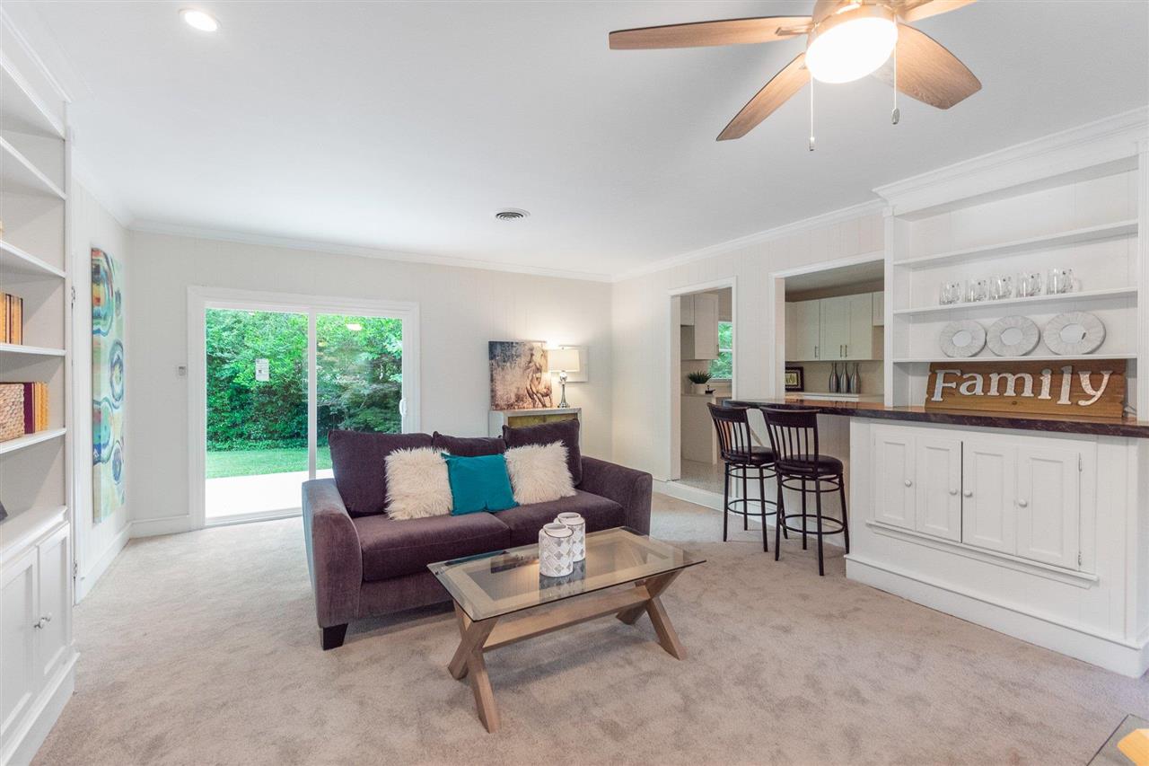 371 Wallace Road Memphis, TN 38117 - Photo 19 of 21 a living room with furniture and a large window