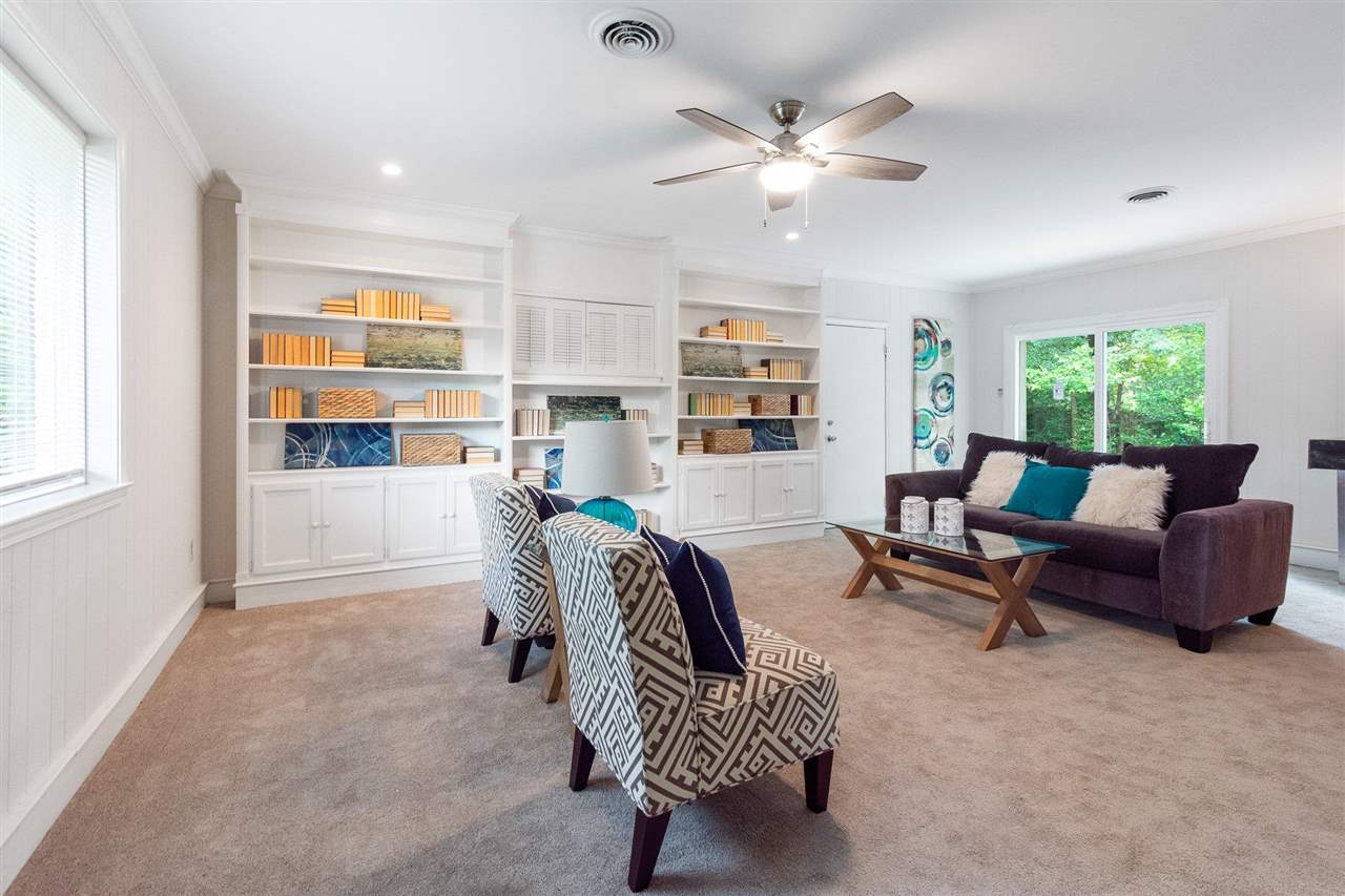 371 Wallace Road Memphis, TN 38117 - Photo 5 of 21 a living room with furniture and a window
