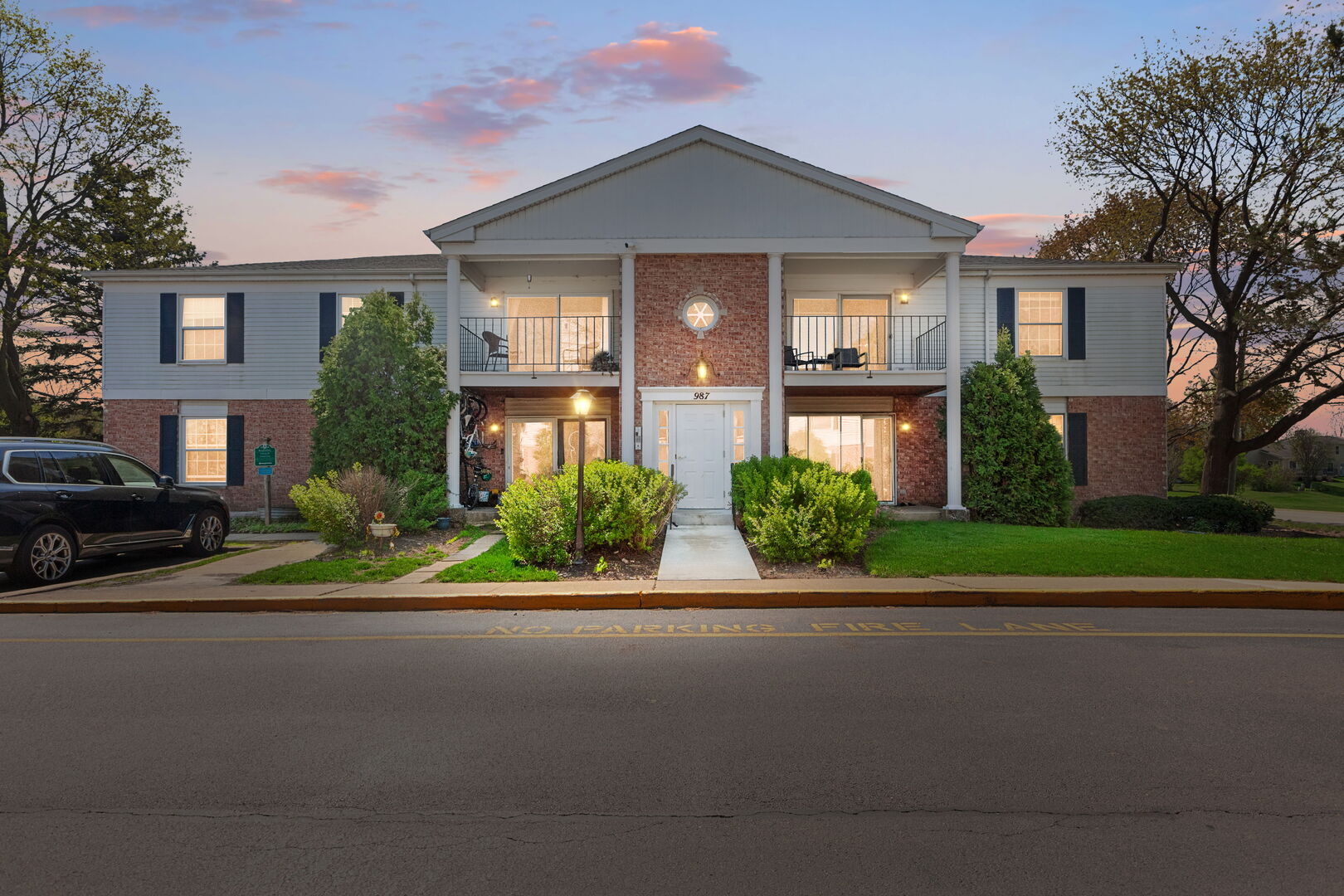 987 Golf Course Road, Unit 8 Crystal Lake, IL 60014 - Photo 1 of 17