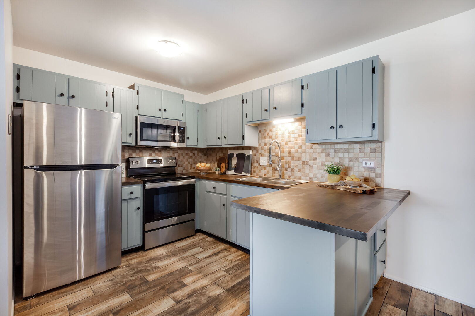 987 Golf Course Road, Unit 8 Crystal Lake, IL 60014 - Photo 6 of 17