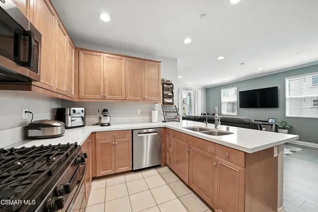 $669,000 | 586 Pioneer Street, Camarillo, CA 93010