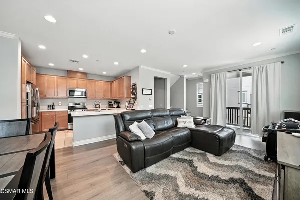 $669,000 | 586 Pioneer Street, Camarillo, CA 93010