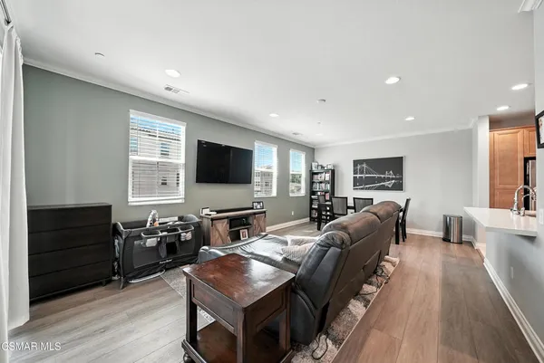 $669,000 | 586 Pioneer Street, Camarillo, CA 93010