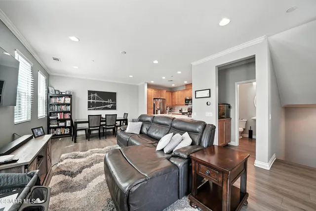 $669,000 | 586 Pioneer Street, Camarillo, CA 93010