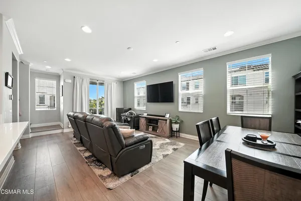 $669,000 | 586 Pioneer Street, Camarillo, CA 93010