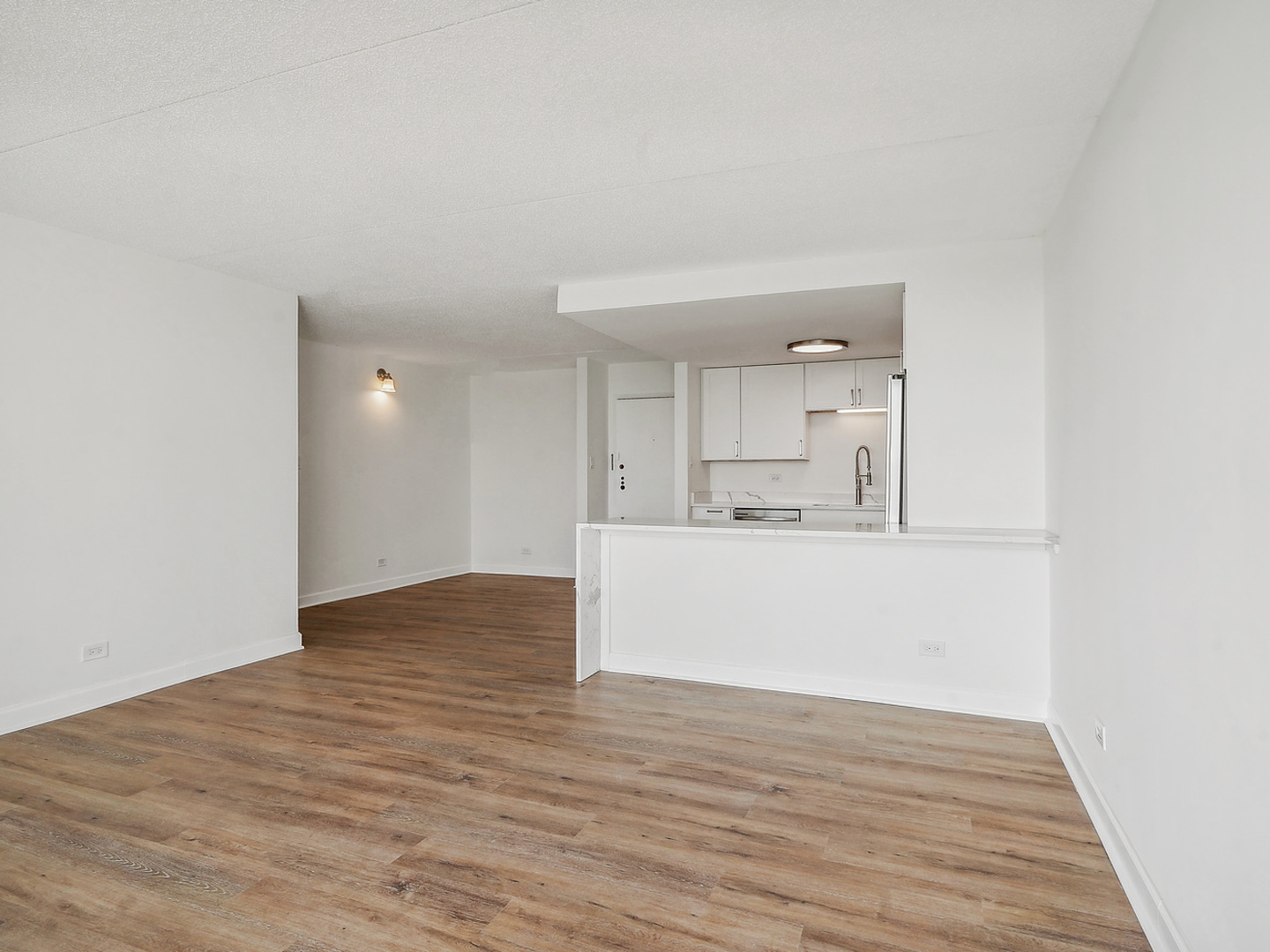 2015 South Finley Road, Unit 807 Lombard, IL 60148 - Photo 8 of 28 Gallery Image 8
