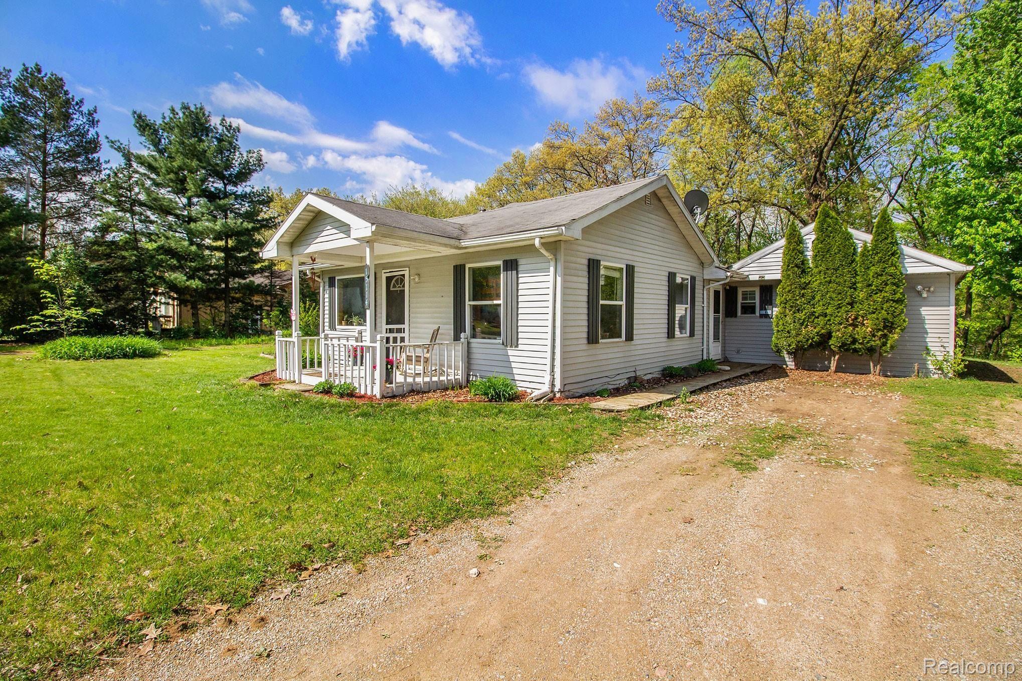 15114 Ripple Drive Linden, MI 48451 - Photo 13 of 23 08 - Front 1.jpg