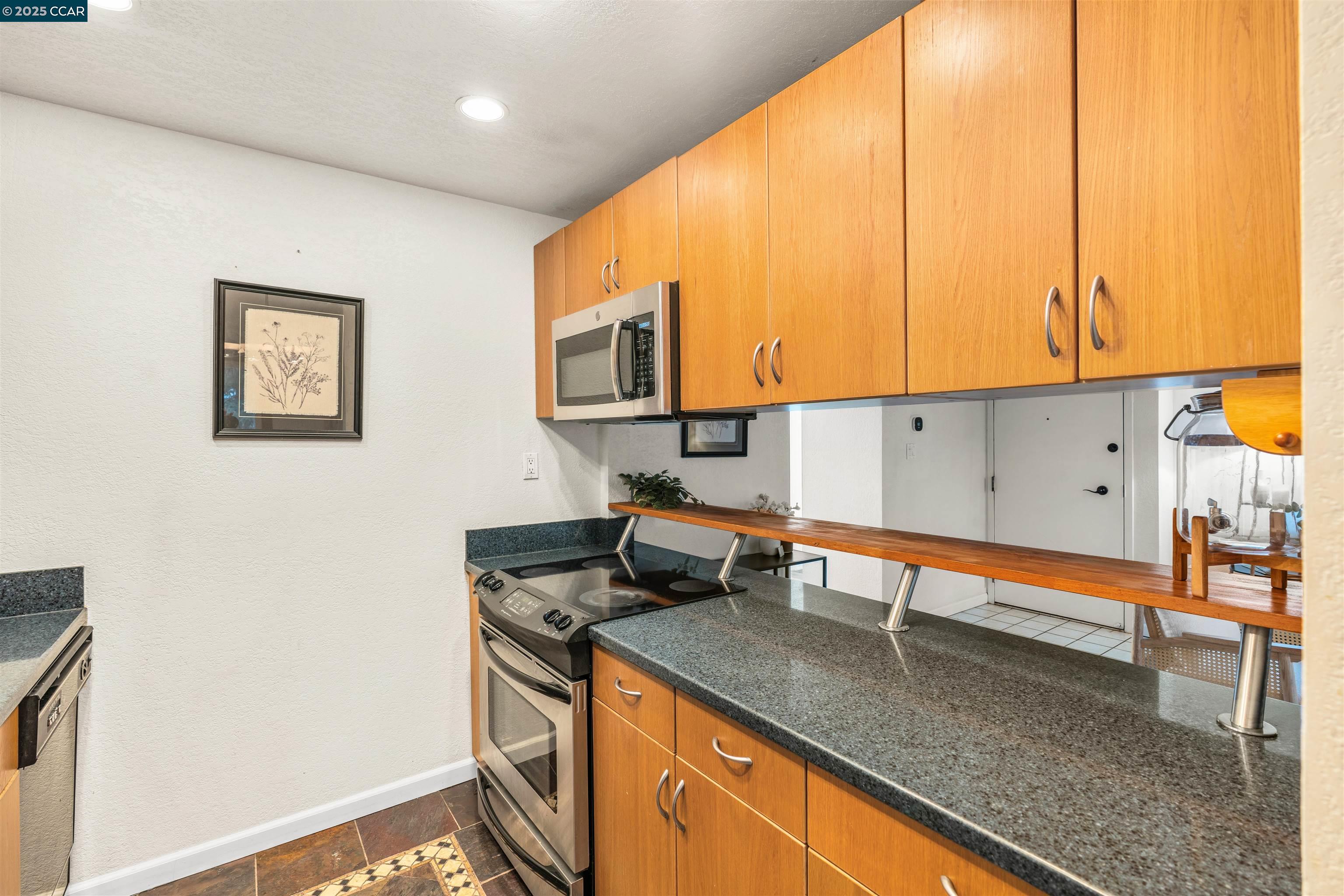 2720 Oak Road, Unit 129 Walnut Creek, CA 94597 - Photo 14 of 32