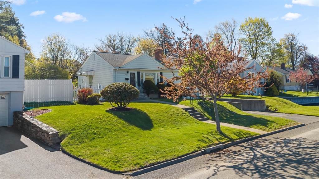 16 Thornton Road Worcester, MA 01606 - Photo 3 of 29 Gallery Image 3