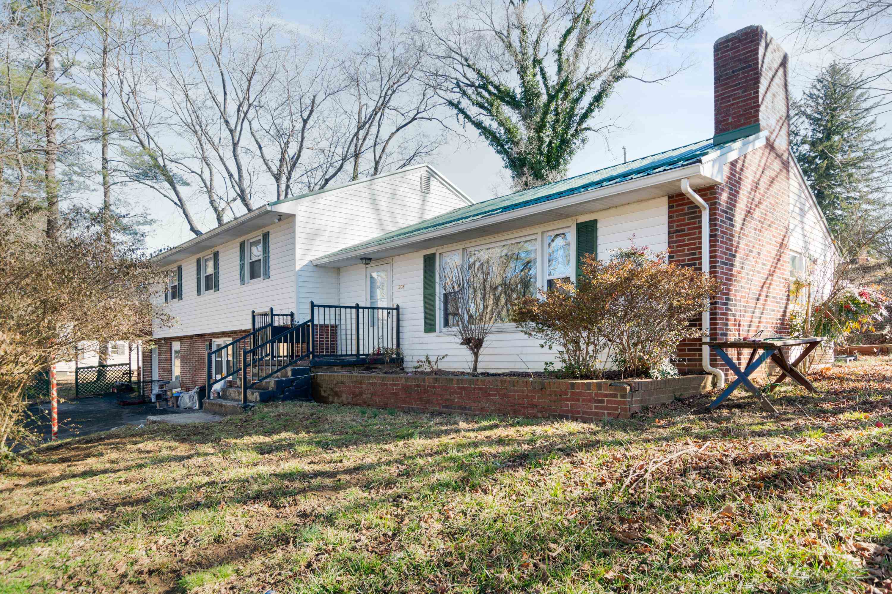 306 Gale Road Pearisburg, VA 24134 - Photo 4 of 41 Gallery Image 4