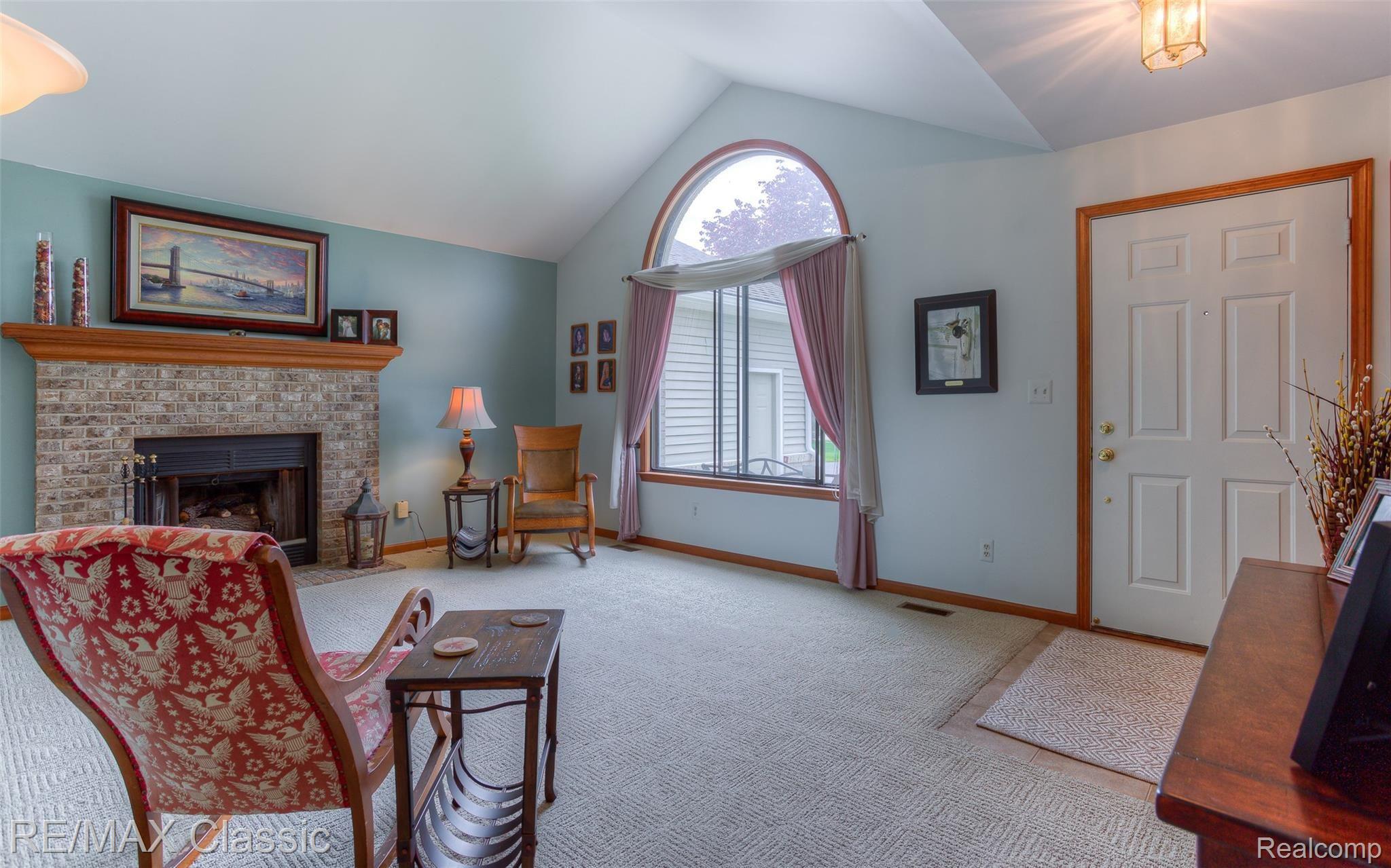 4021 West Maple Road Wixom, MI 48393 - Photo 15 of 46 4021 west maple interiors (1).jpg