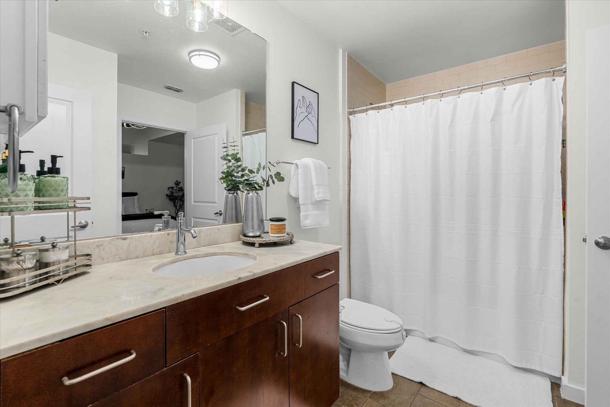 5925 Almeda Road, Unit 11107 Houston, TX 77004 - Photo 22 of 45 a bathroom with a double vanity sink toilet and a mirror