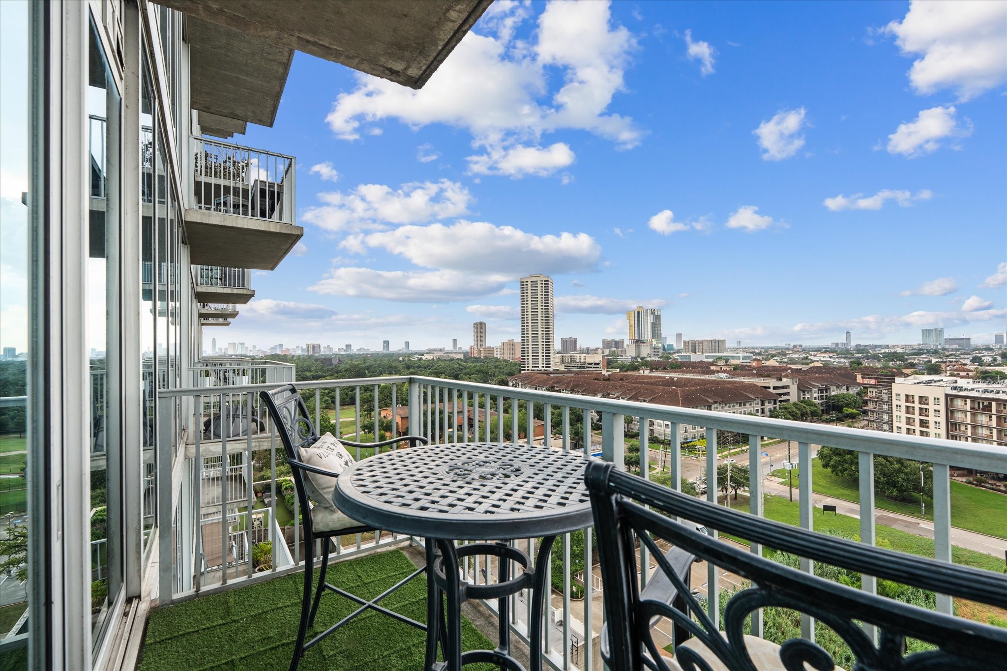 5925 Almeda Road, Unit 11107 Houston, TX 77004 - Photo 25 of 45 a view of a balcony with a table