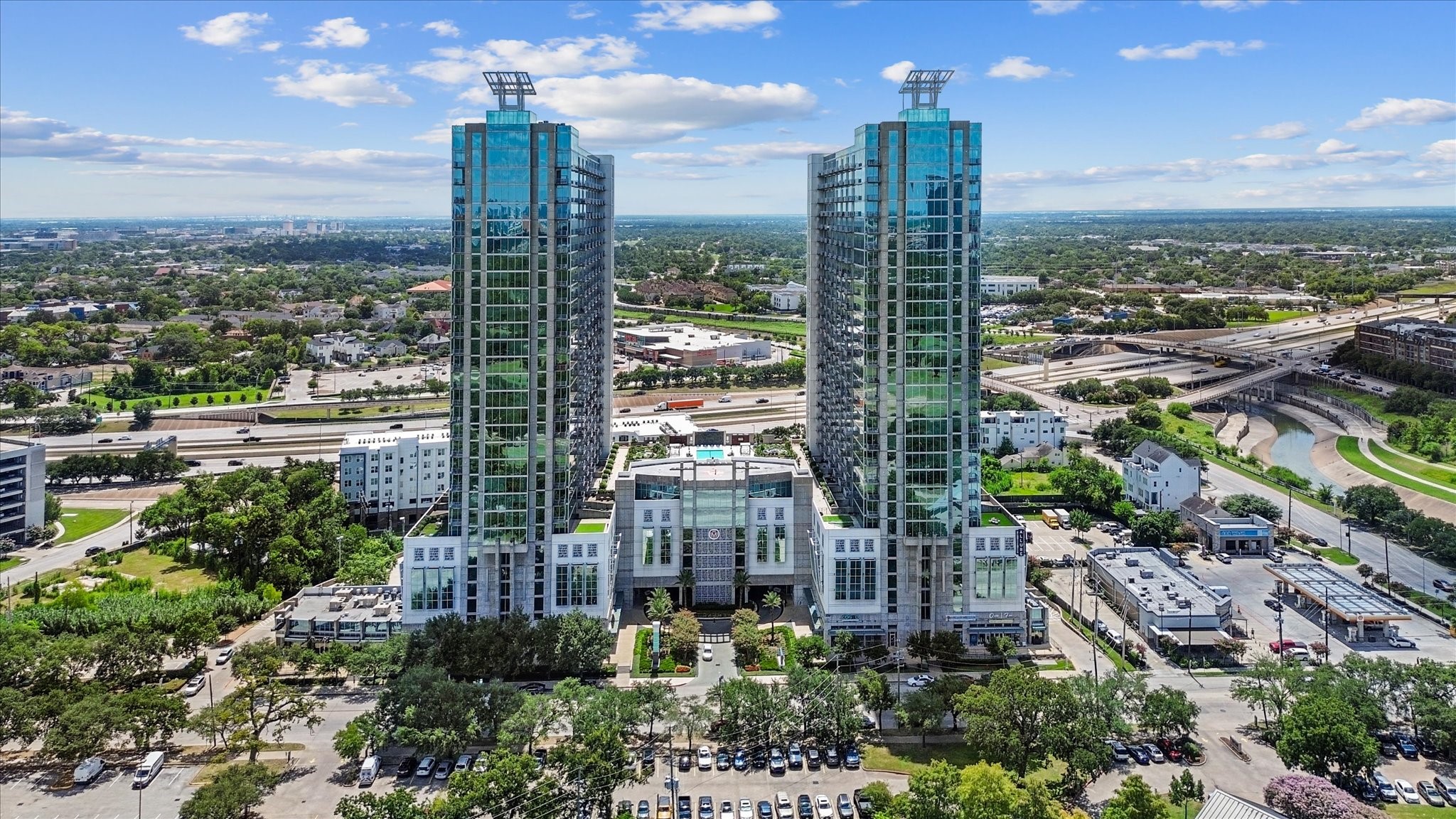 5925 Almeda Road, Unit 11107 Houston, TX 77004 - Photo 40 of 45 a view of a city with tall buildings