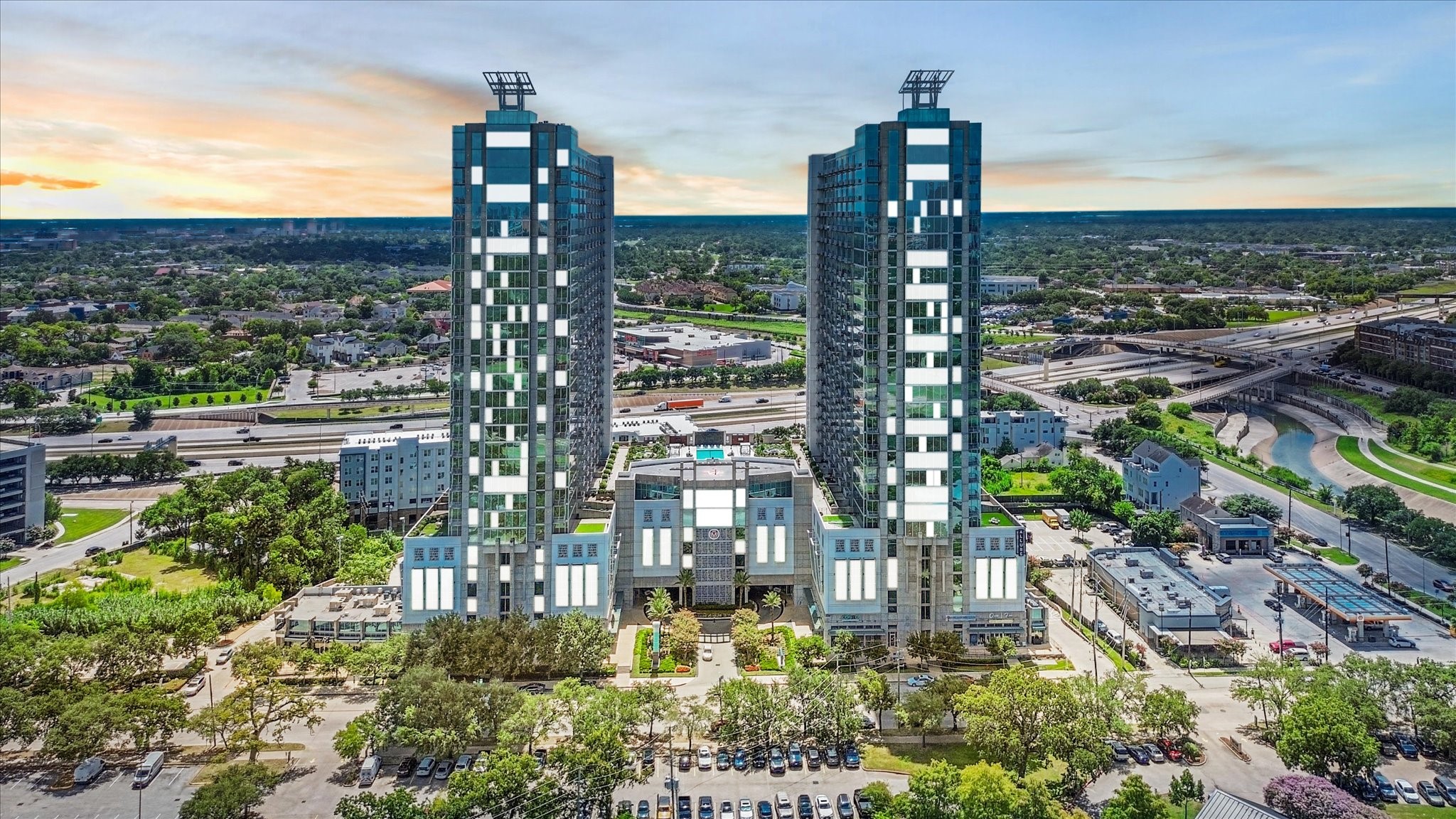 5925 Almeda Road, Unit 11107 Houston, TX 77004 - Photo 45 of 45 a city view with tall buildings