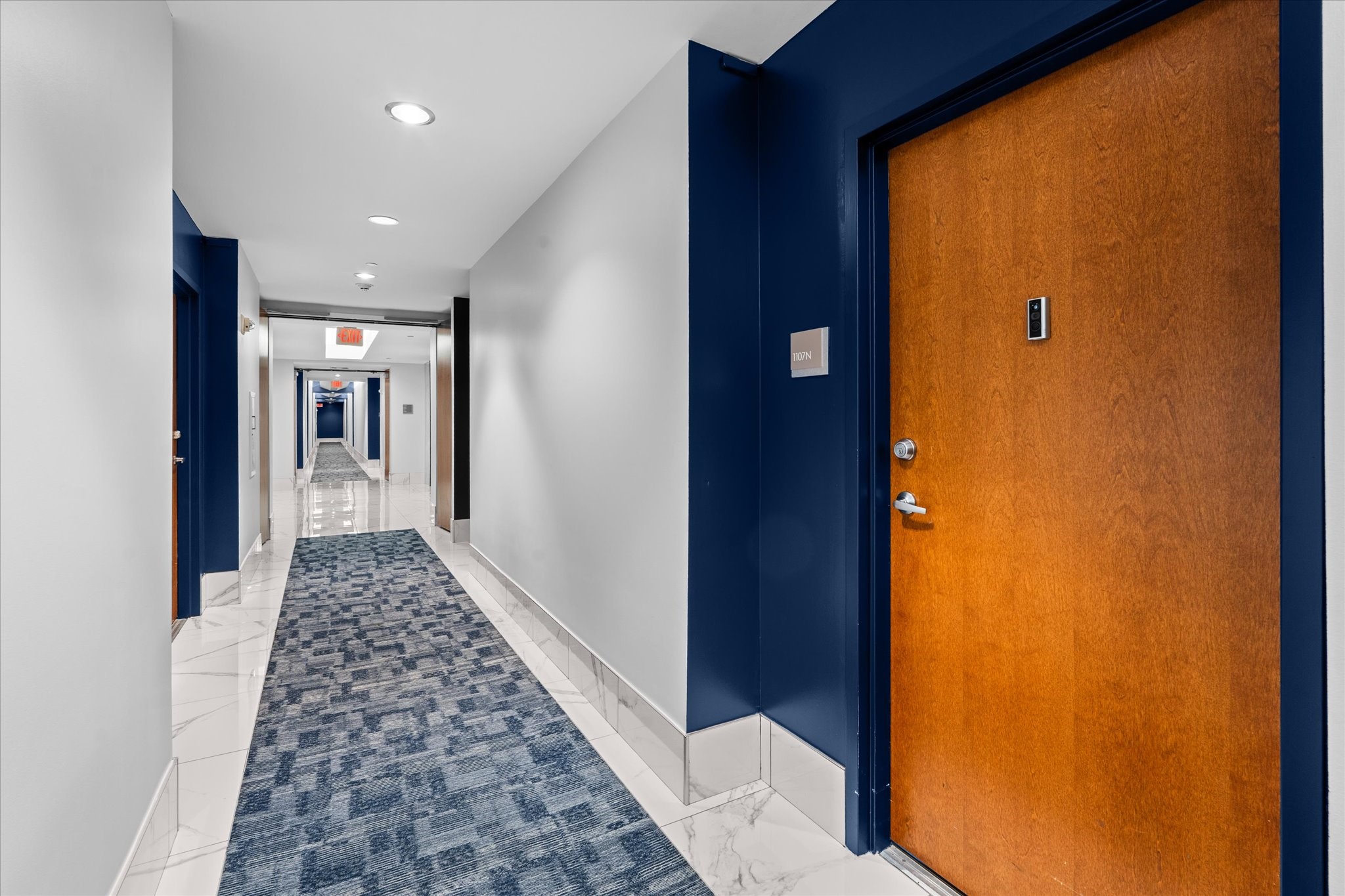 5925 Almeda Road, Unit 11107 Houston, TX 77004 - Photo 5 of 45 a view of hallway with a door and a bathroom