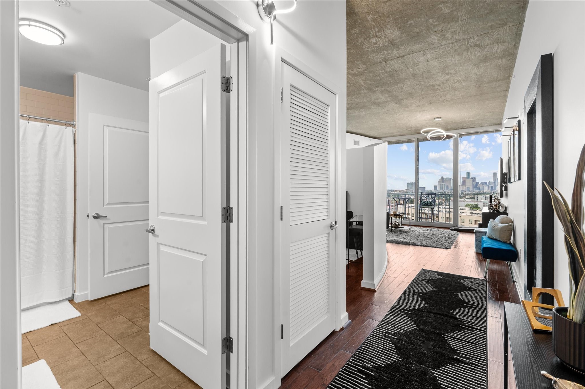 5925 Almeda Road, Unit 11107 Houston, TX 77004 - Photo 7 of 45 a view of hallway with living room and furniture
