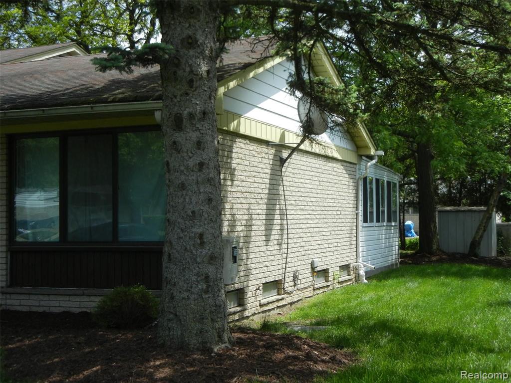 23960 Rockingham Street Southfield, MI 48033 - Photo 40 of 42
