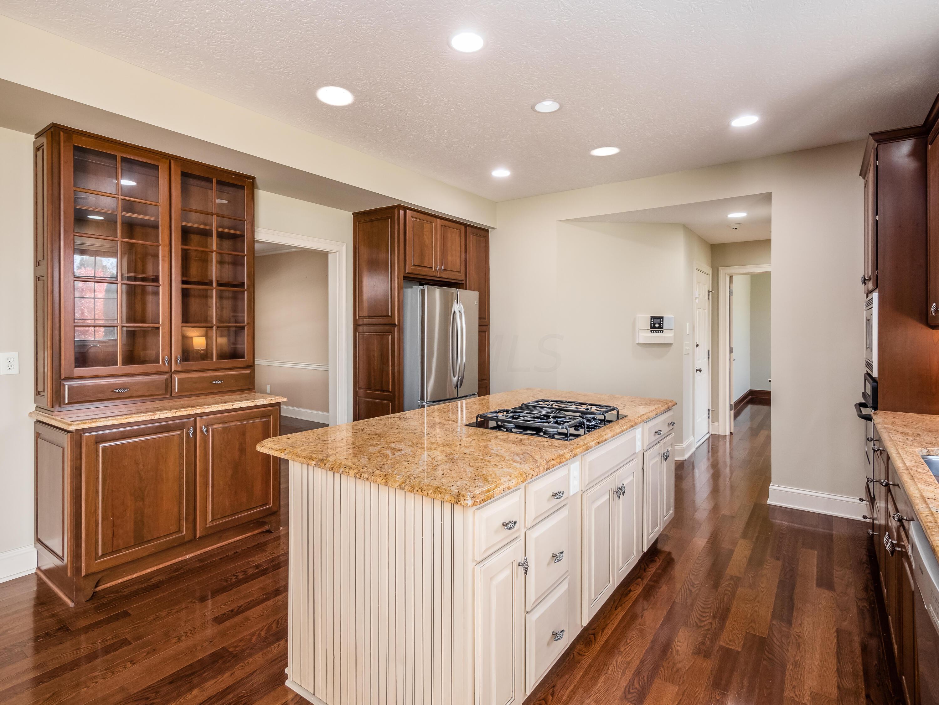 5949 Dunheath Loop Dublin, OH 43016 - Photo 18 of 57 Kitchen
