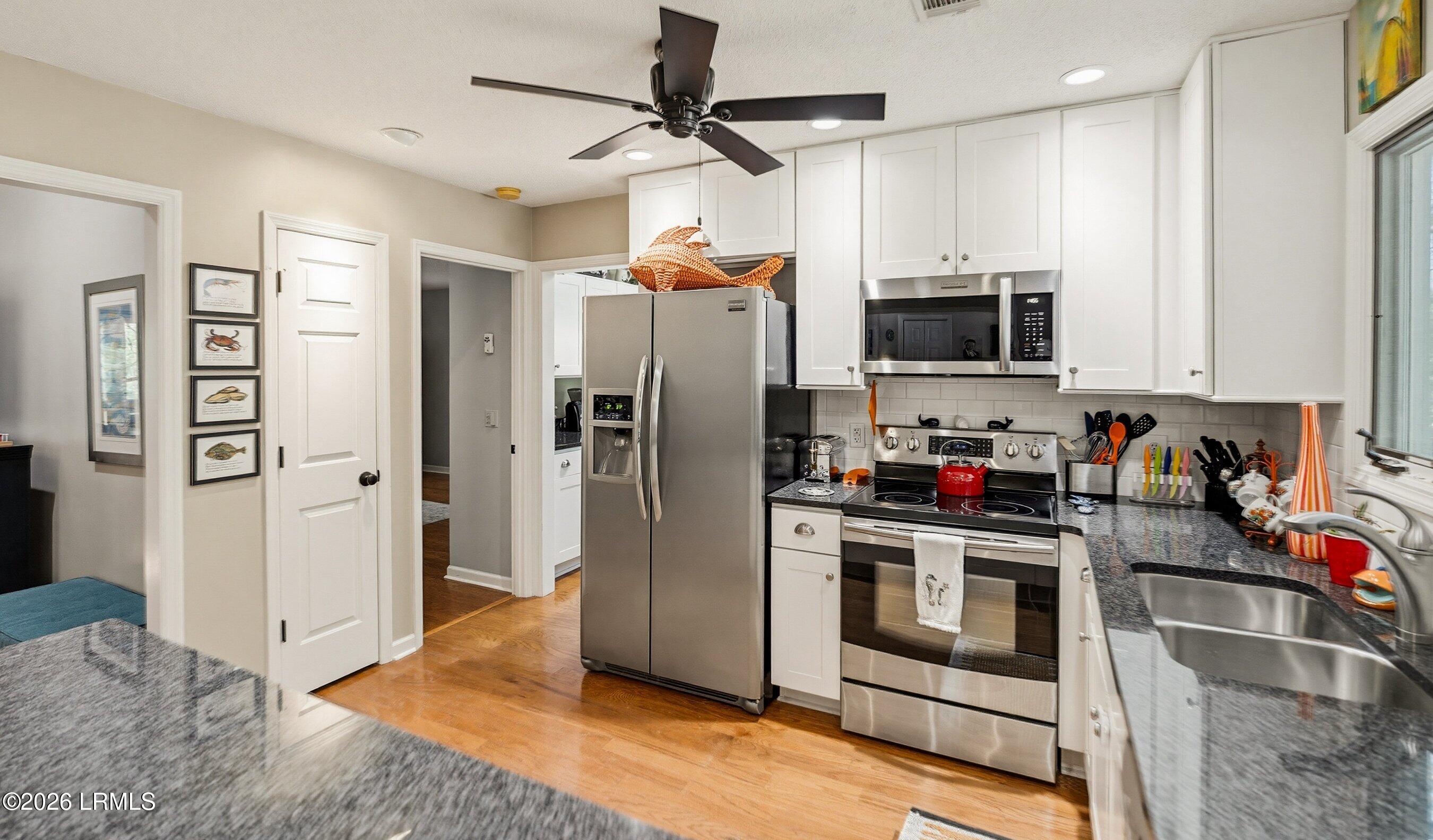 703 Seahorse Road Fripp Island, SC 29920 - Photo 8 of 51 Updated Kitchen