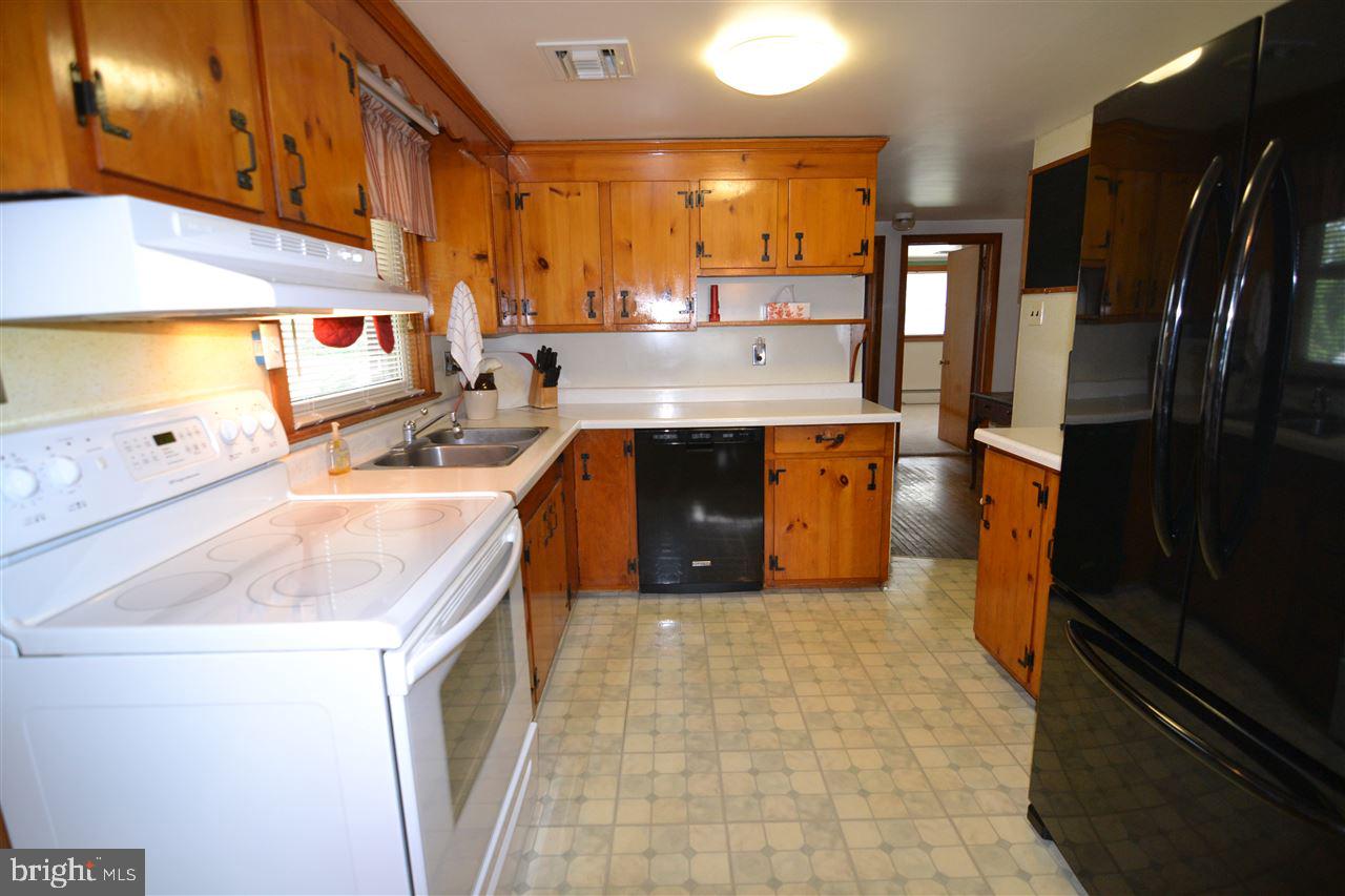 2075 Winding Road York, PA 17408 - Photo 16 of 36