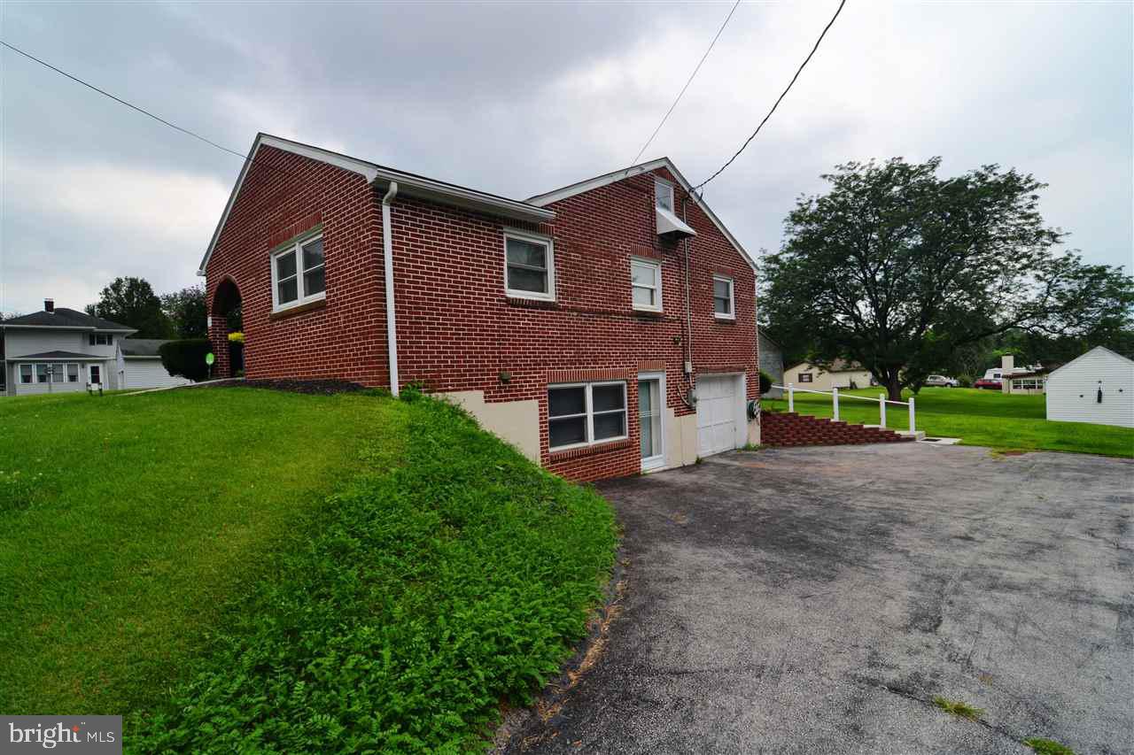 2075 Winding Road York, PA 17408 - Photo 2 of 36