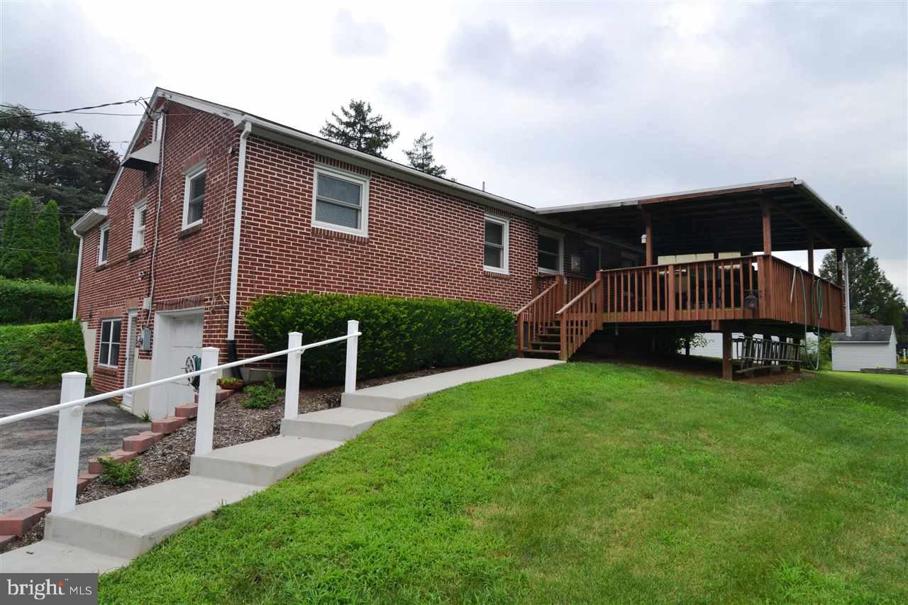 2075 Winding Road York, PA 17408 - Photo 3 of 36