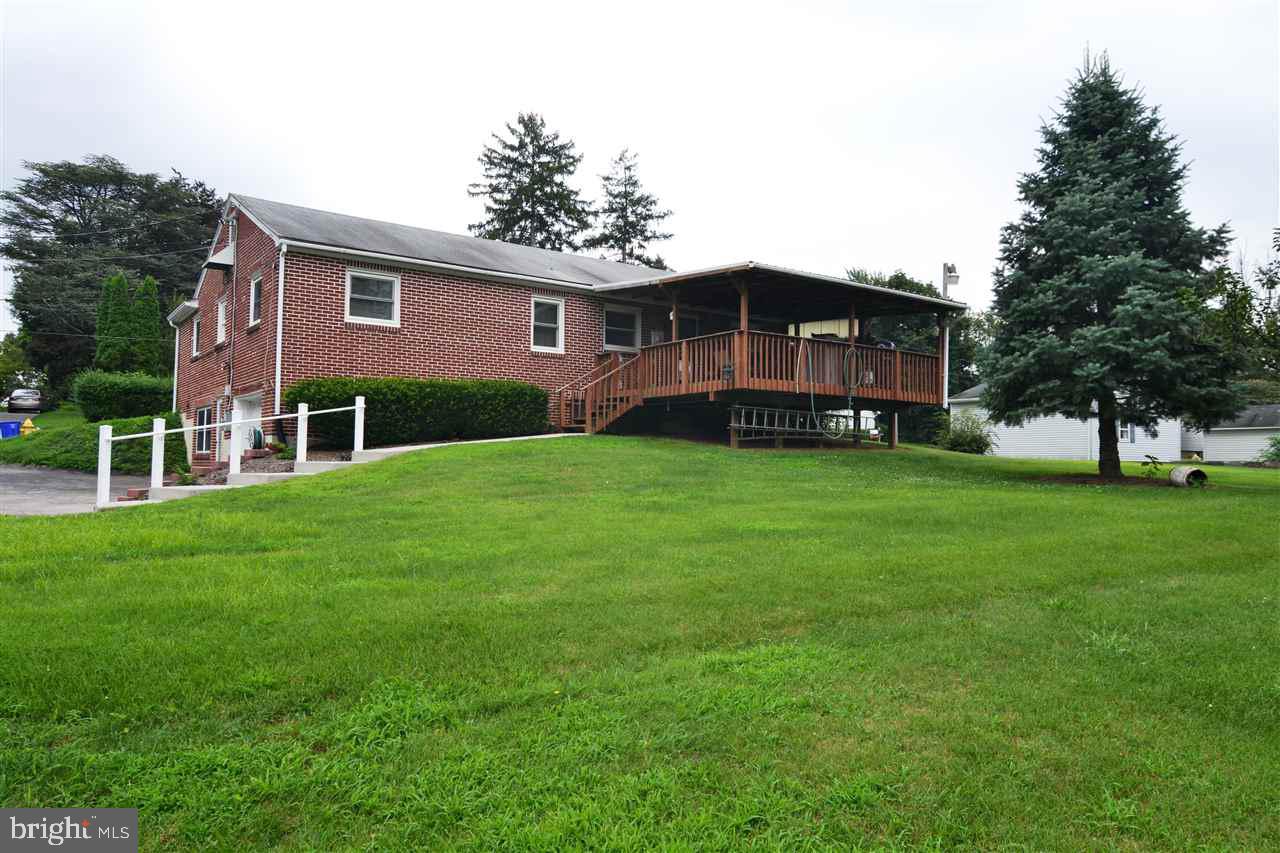 2075 Winding Road York, PA 17408 - Photo 6 of 36