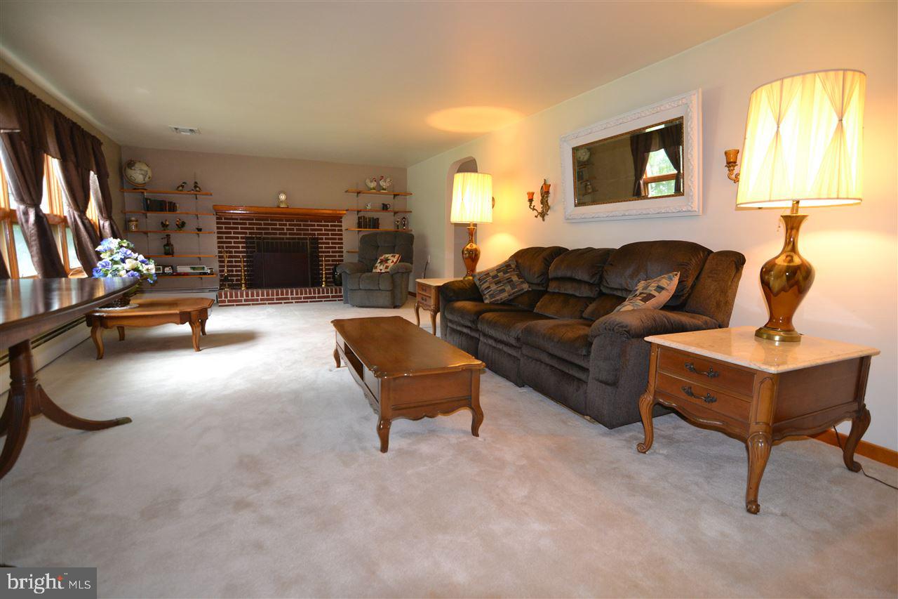 2075 Winding Road York, PA 17408 - Photo 9 of 36