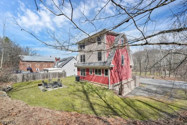 $395,000 | 2097 Highway 31, Glen Gardner, NJ 08826