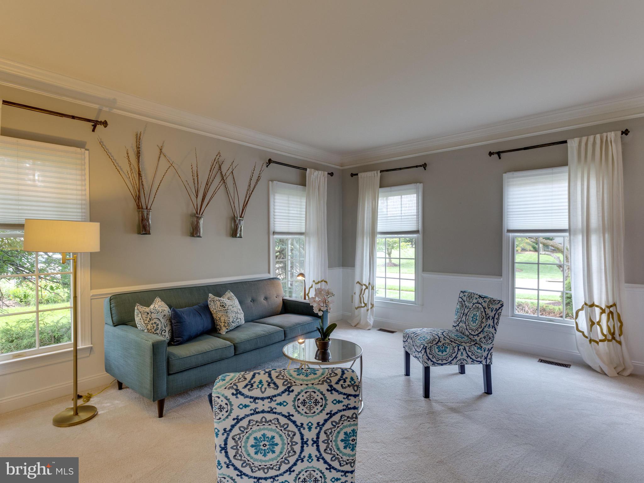 1707 Raleigh Hill Road Vienna, VA 22182 - Photo 3 of 30 Living Room