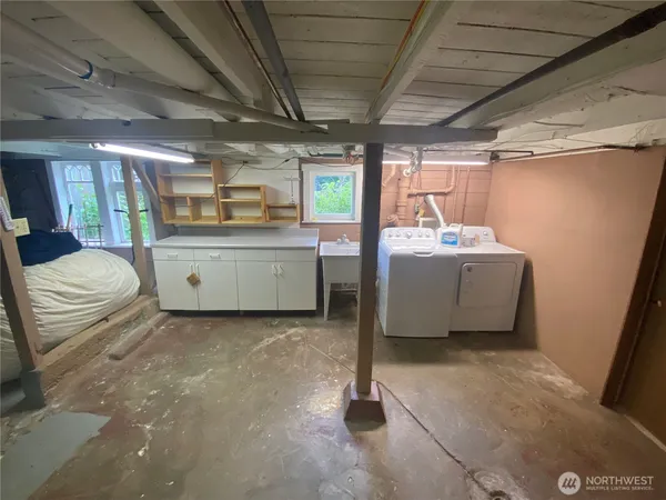 $3,400 | 5620 40th Avenue Southwest, Seattle, WA 98136