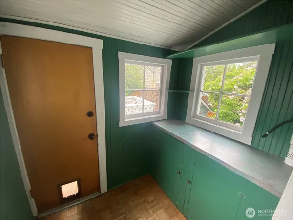 $3,400 | 5620 40th Avenue Southwest, Seattle, WA 98136