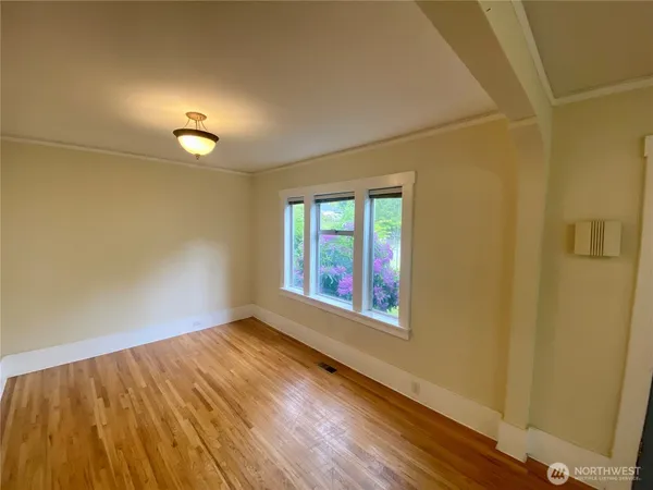 $3,400 | 5620 40th Avenue Southwest, Seattle, WA 98136