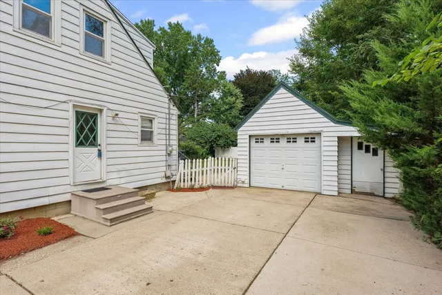 $249,990 | 314 Elmwood Drive, Champaign, IL 61821