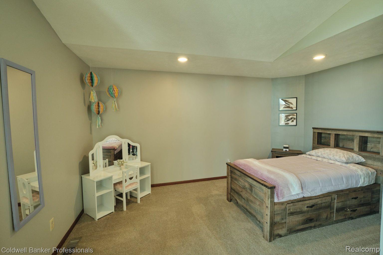 6464 Ferden Road Chesaning, MI 48616 - Photo 20 of 23 Bedroom featuring carpet, vaulted ceiling, and recessed lighting