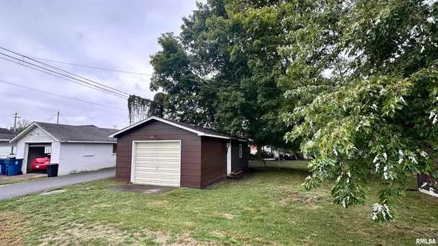 $47,000 | 902 West Poplar Street, West Frankfort, IL 62896