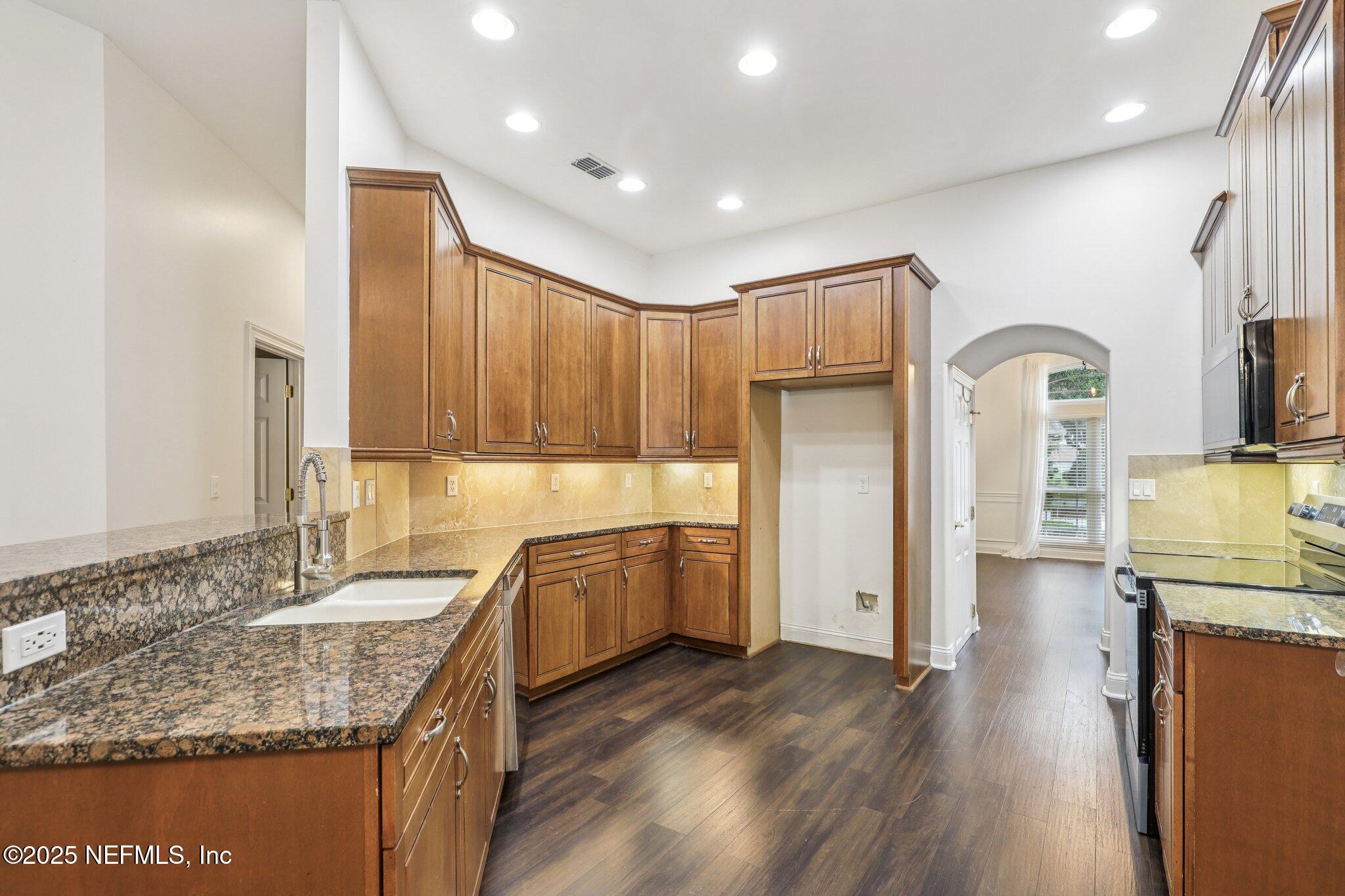 125 Pinehurst Pointe Drive St. Augustine, FL 32092 - Photo 12 of 75 Kitchen