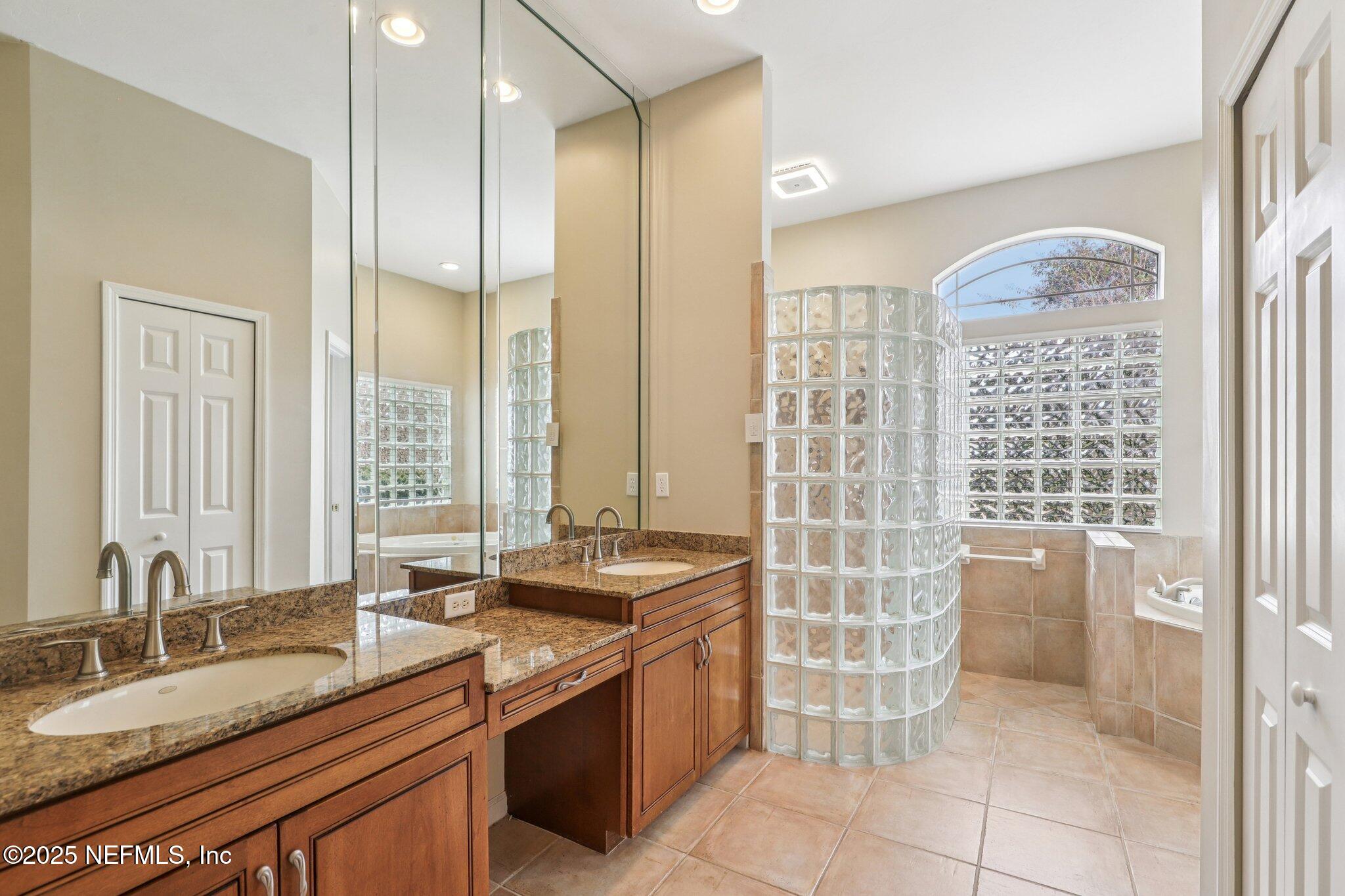 125 Pinehurst Pointe Drive St. Augustine, FL 32092 - Photo 27 of 75 Owner's bathroom